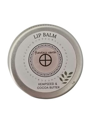 Natural lip balm crafted with cocoa butter and hempseed oil to deeply nourish, restore softness and protect against dryness.
